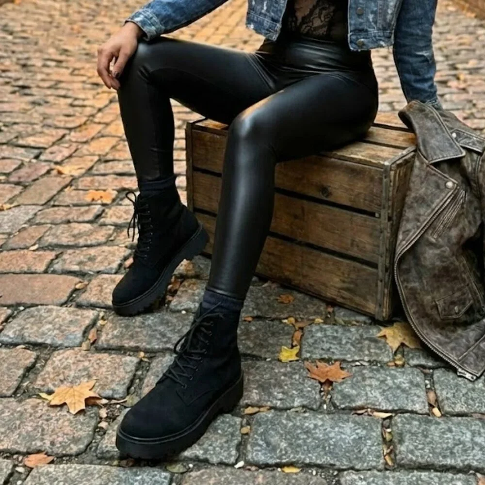 NWT Bonnibel Black Chunky Platform Combat Boots 1.5” Lug Sole Grunge
